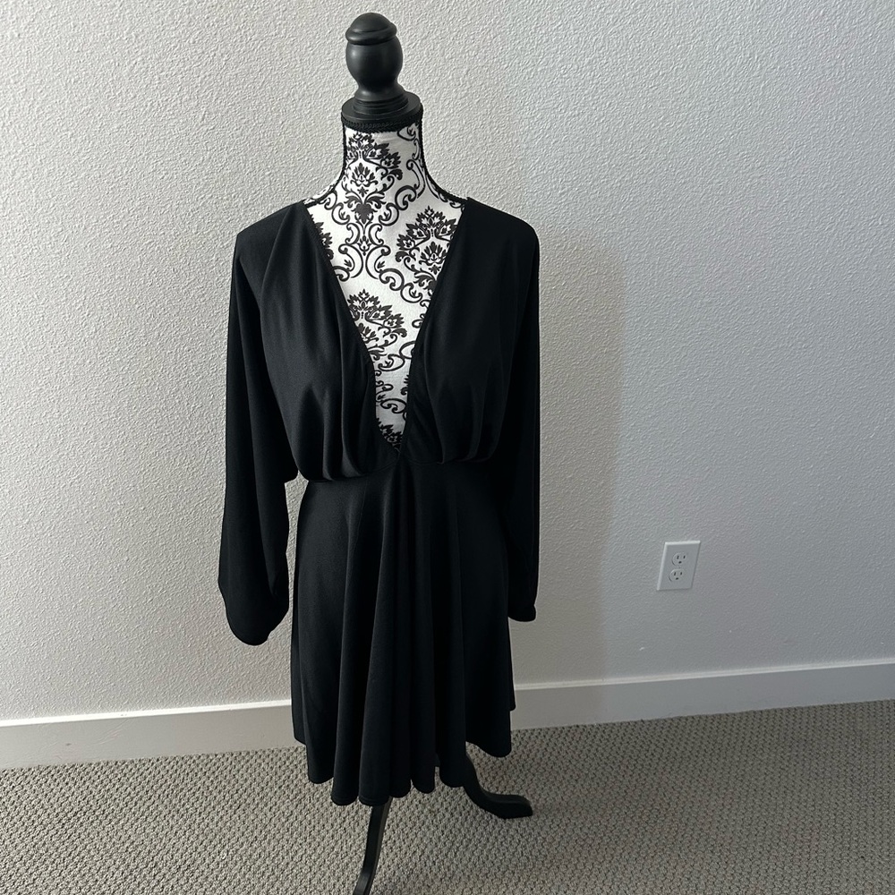 Boohoo Black Deep V-Neck Skater Dress Size 18 - Picture 1 of 5